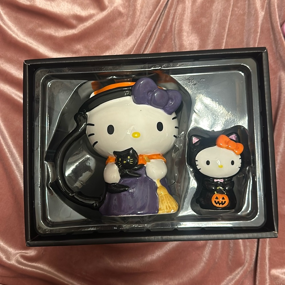 Hello kitty ceramic mug and figurine